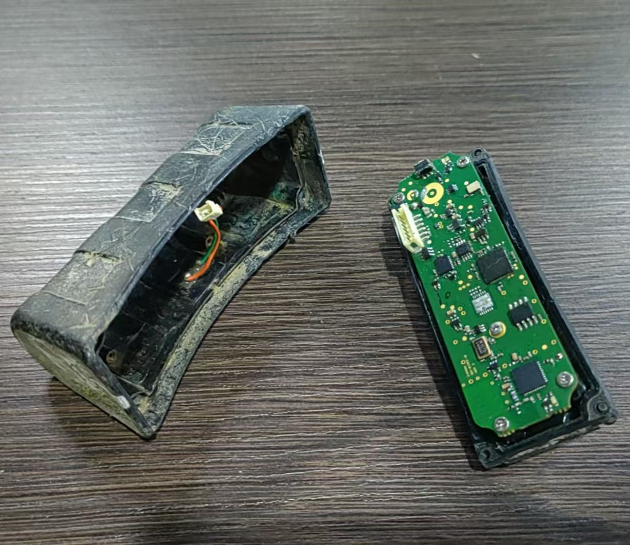 Defective Garmin DC30 Back Case Battery Cover and Motherboard